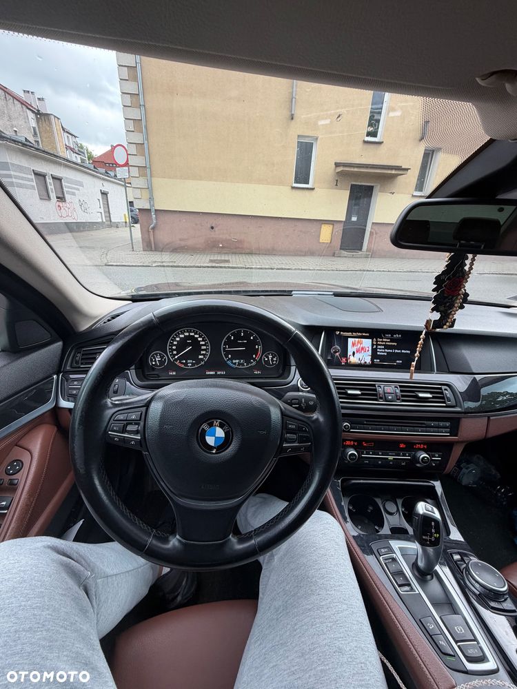 BMW Seria 5 525d xDrive - 27