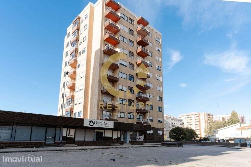 T2 - Parcialmente Renovado - Localização Premium - Vila Nova de Gaia - Grande imagem: 3/25