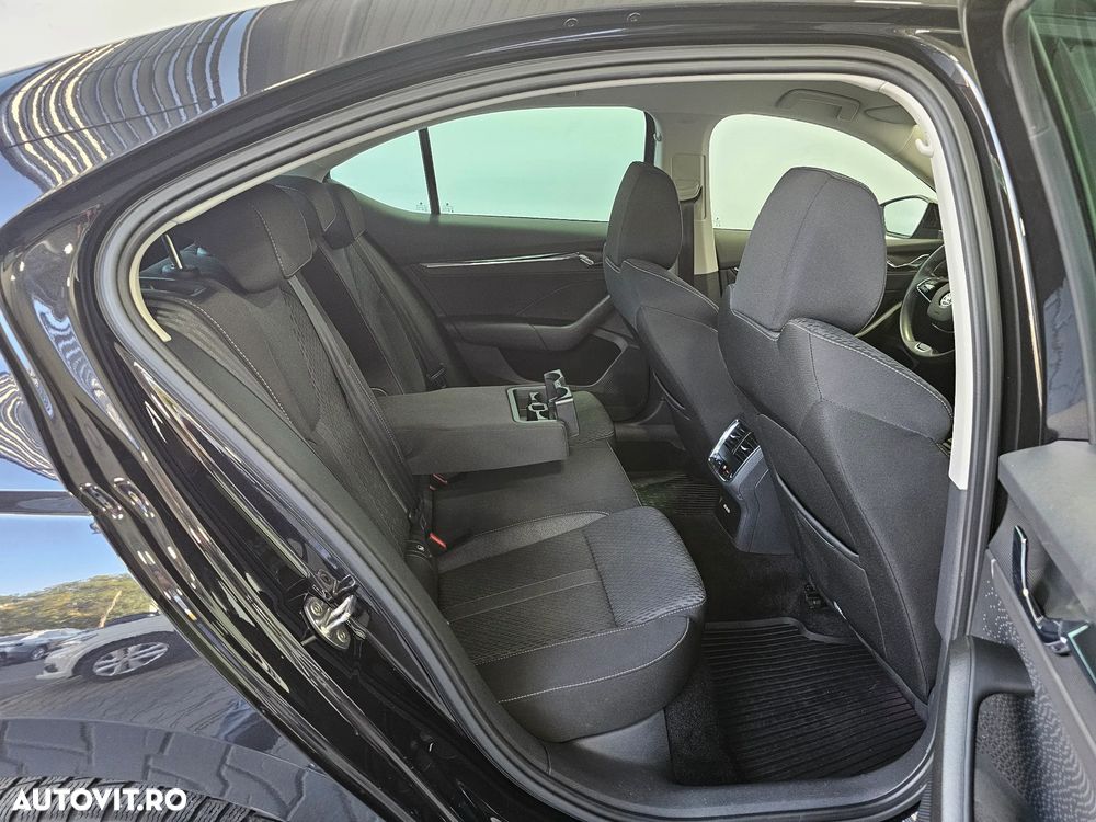 Skoda Octavia 2.0 TDI DSG Style - 32