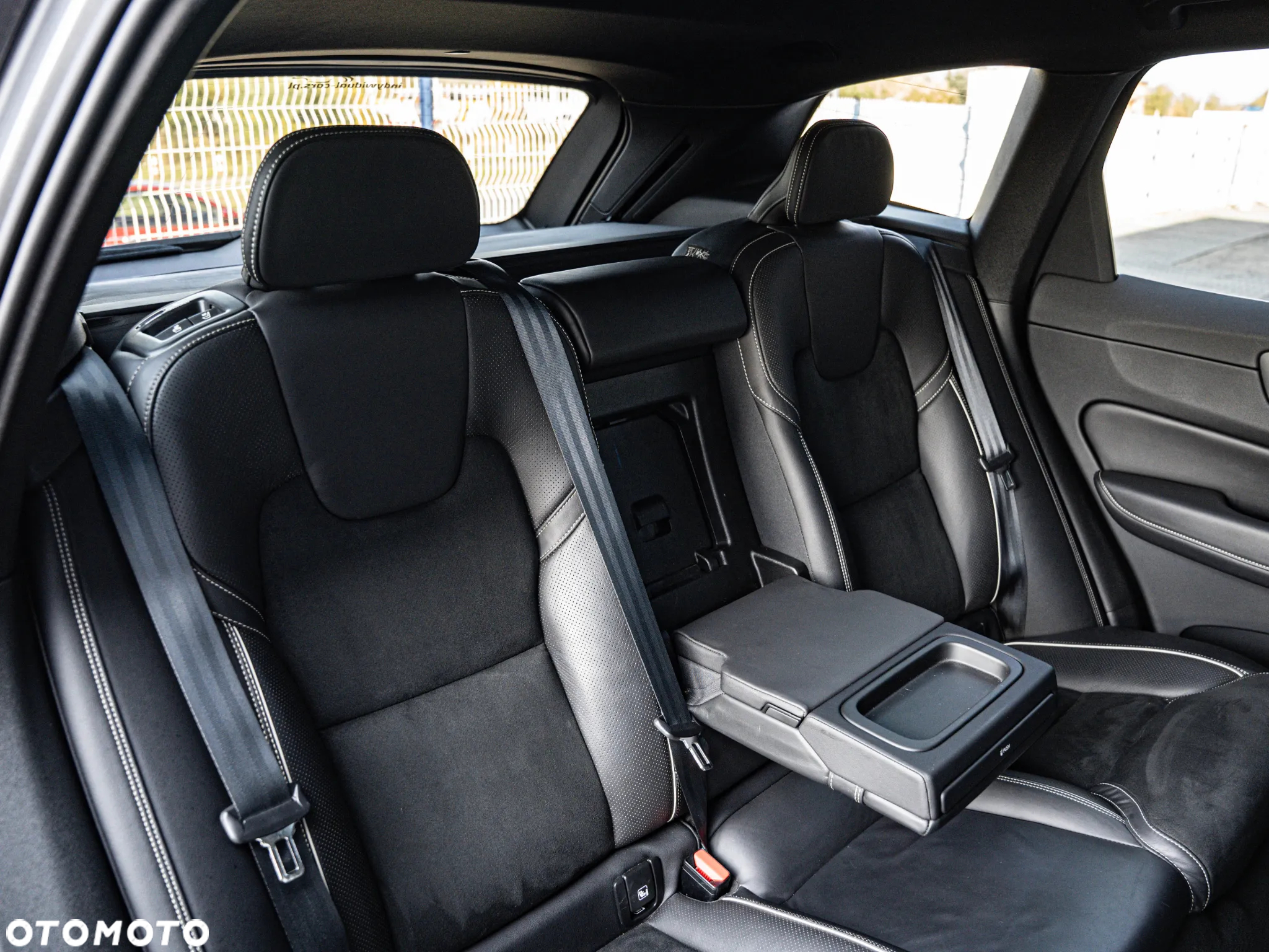 Volvo XC 60 D4 R-Design - 30