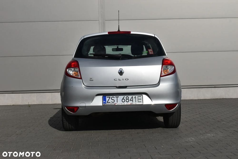 Renault Clio - 15