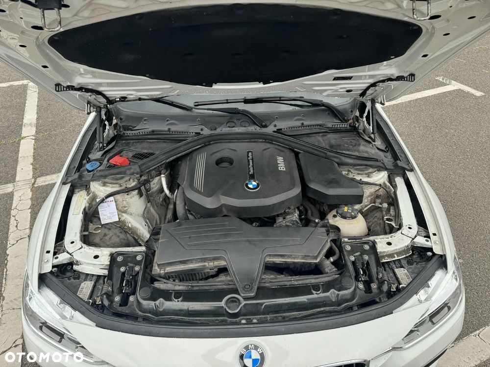 BMW Seria 3 318i Sport Line - 11