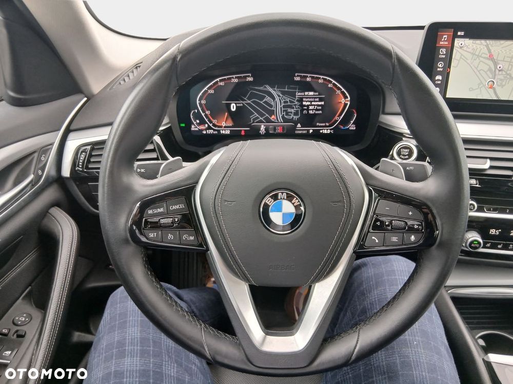 BMW Seria 5 540d xDrive mHEV - 21