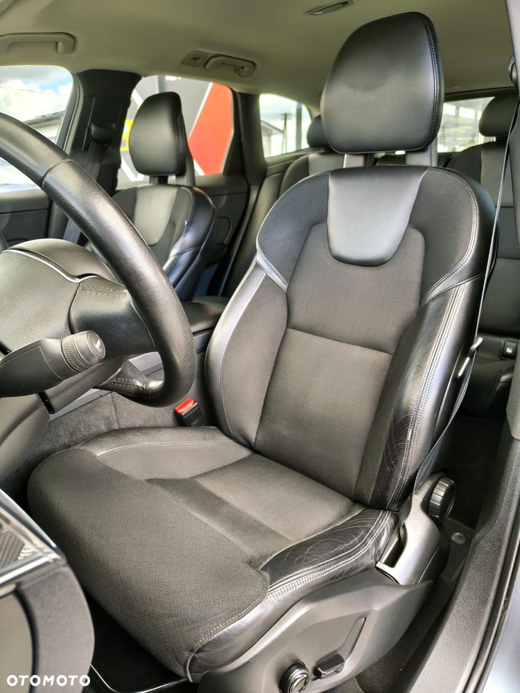 Volvo XC 60 D4 SCR AWD Momentum - 4