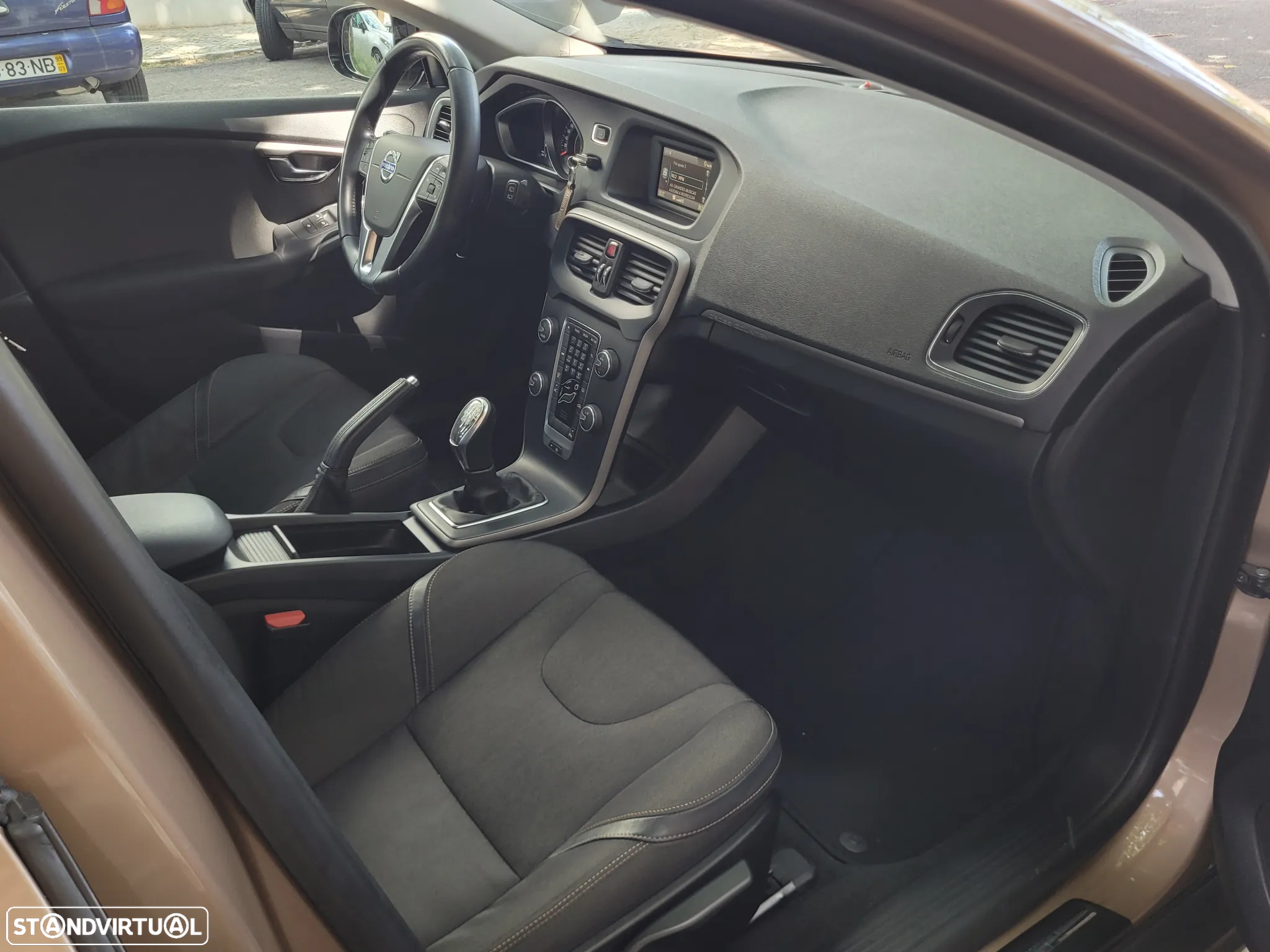 Volvo V40 Cross Country 1.6 D2 VOR - 23