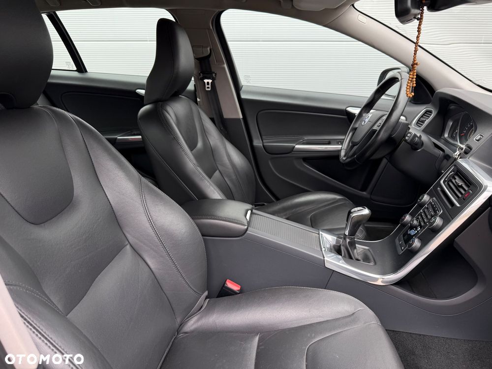 Volvo V60 D2 Momentum - 30