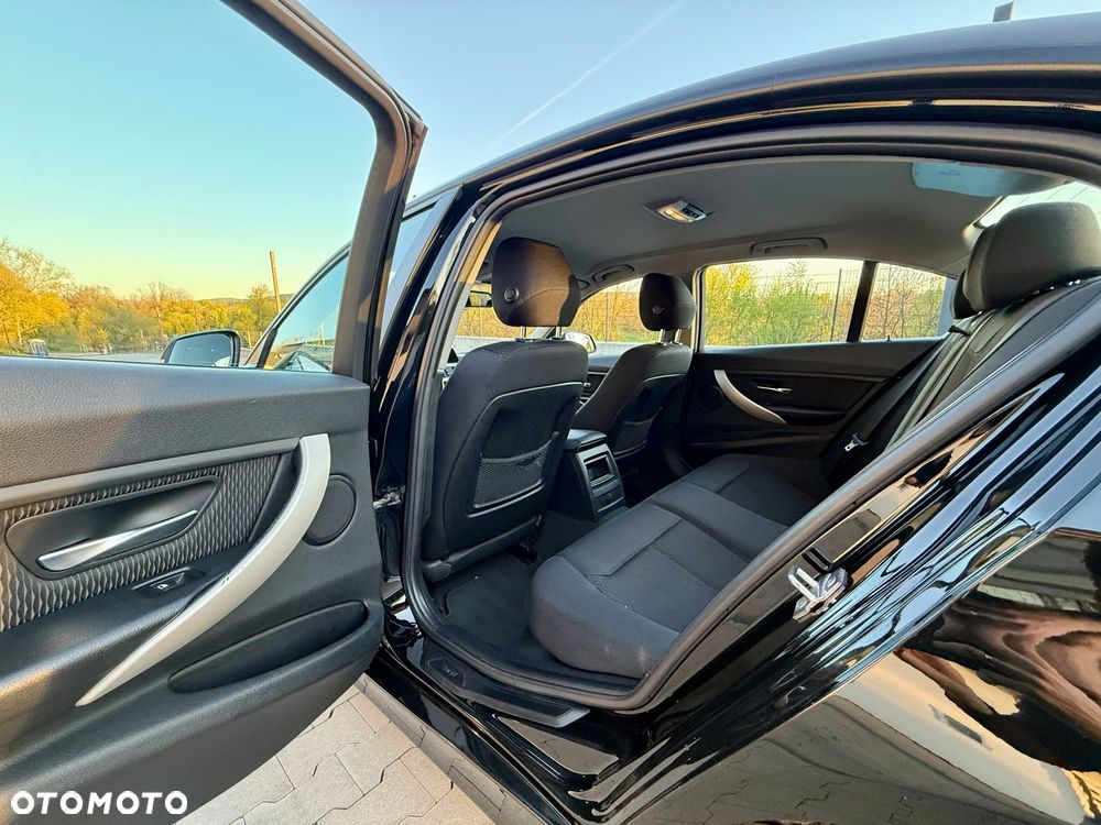 BMW Seria 3 316d - 17