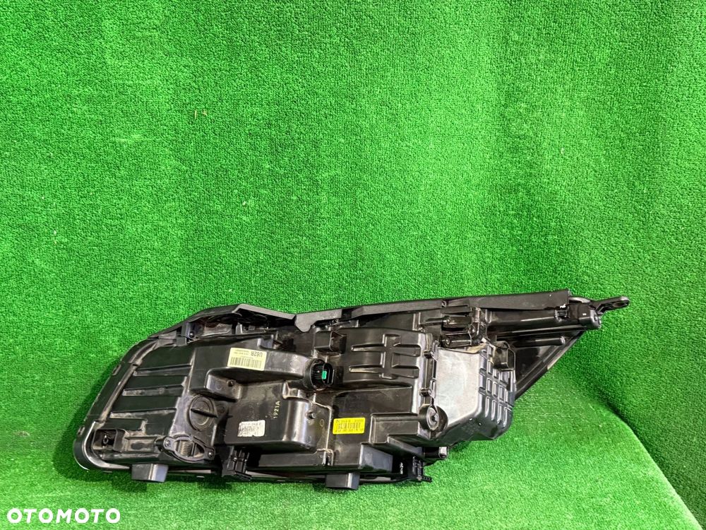 REFLEKTOR PRAWY KIA SORENTO III LIFT FULL LED nr:441 - 2