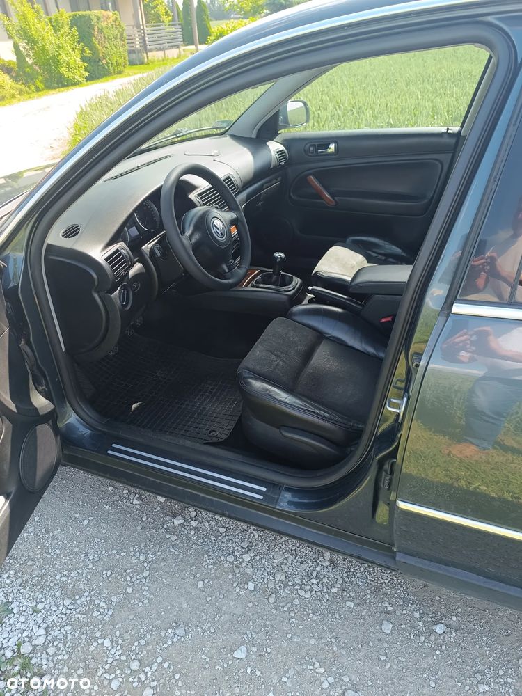 Volkswagen Passat 1.9 TDI Highline - 20
