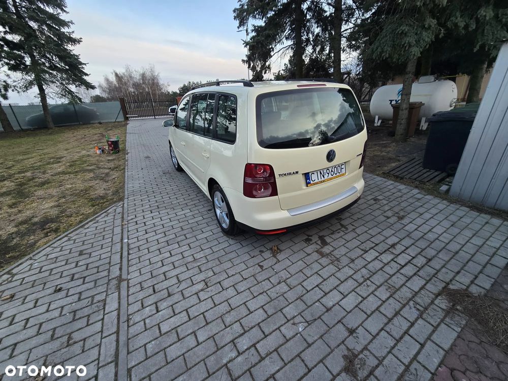 Volkswagen Touran 1.9 TDI DPF Blue Motion Highline - 3