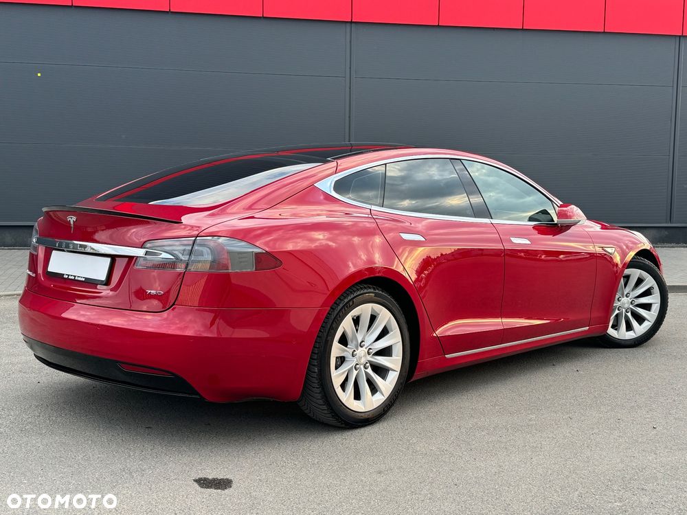 Tesla Model S - 4