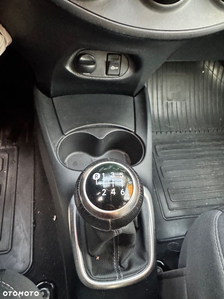 Toyota Yaris - 16