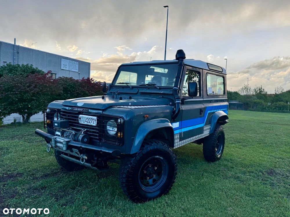 Land Rover Defender - 1
