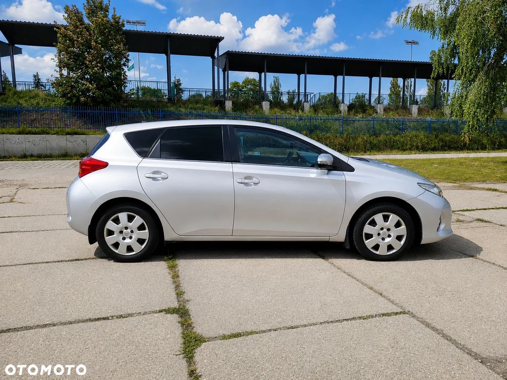 Toyota Auris 1.6 Premium - 3