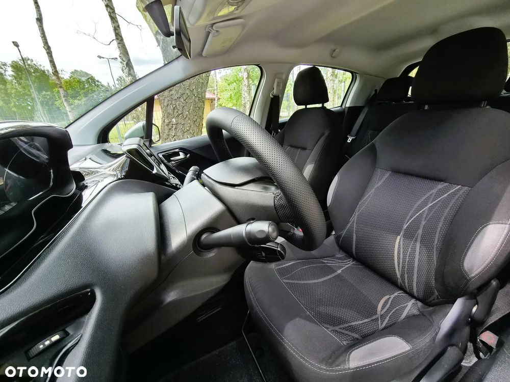 Peugeot 208 - 10