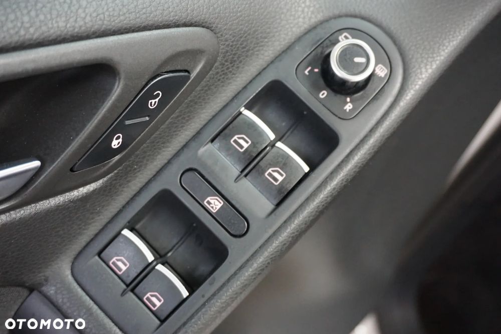 Volkswagen Golf 1.6 Highline - 28