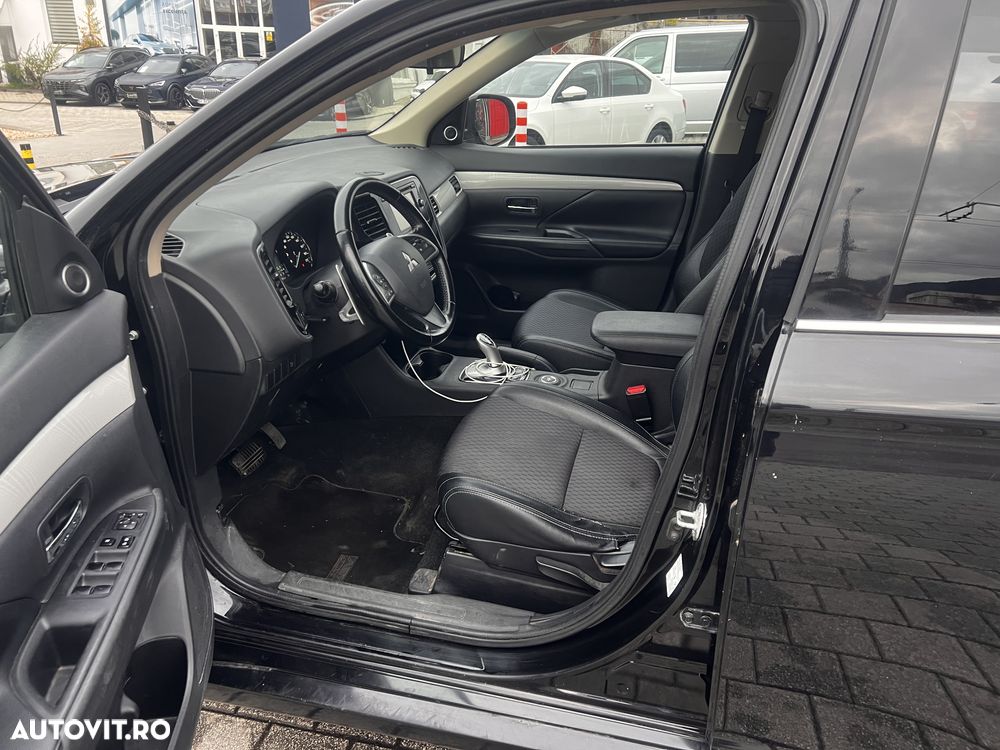 Mitsubishi Outlander 2.0 4WD - 6