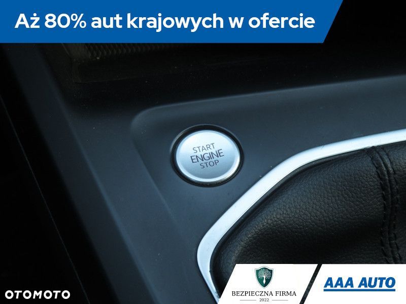 Volkswagen Golf - 22