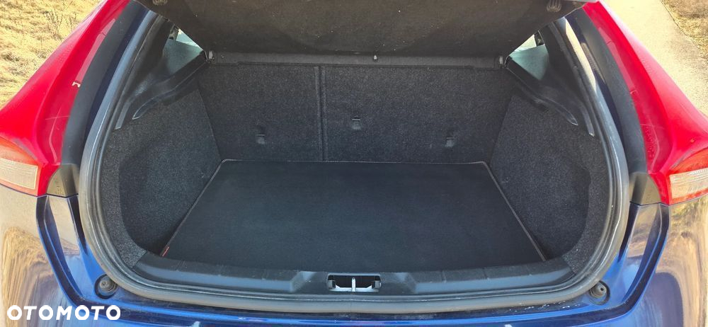 Volvo V40 D2 - 13