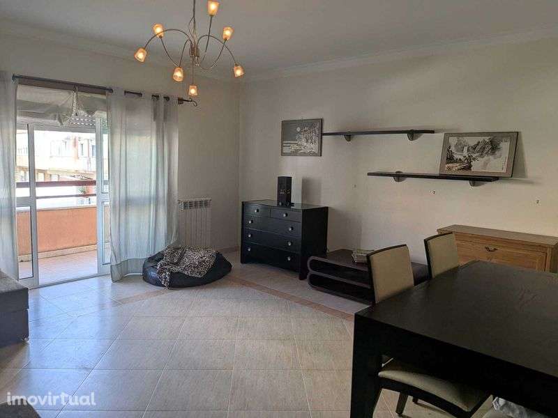 T2- Queluz Belas - próximo da estação - Grande imagem: 2/11