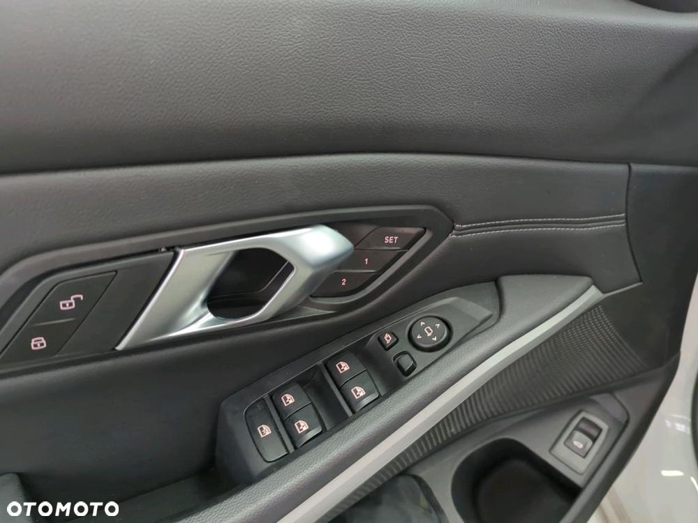 BMW Seria 3 318i Business Edition sport - 9
