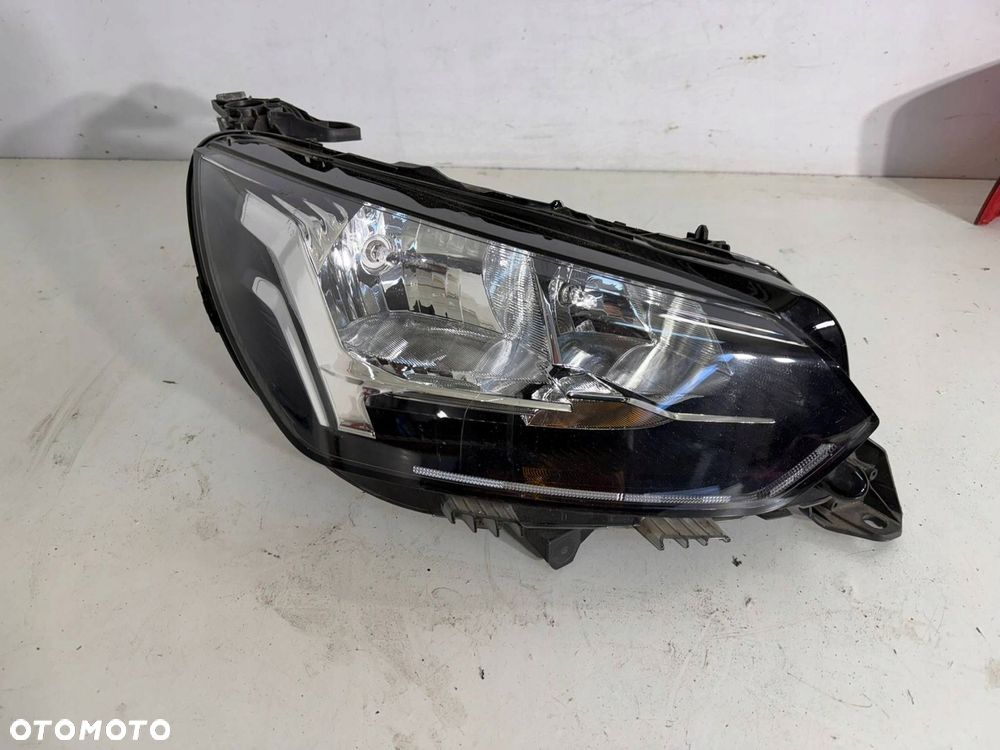 lampa prawy przód prawa przednia peugeot 208 ii eu