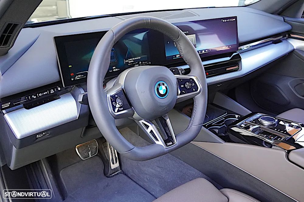 BMW 530 e Pack Desportivo M - 28