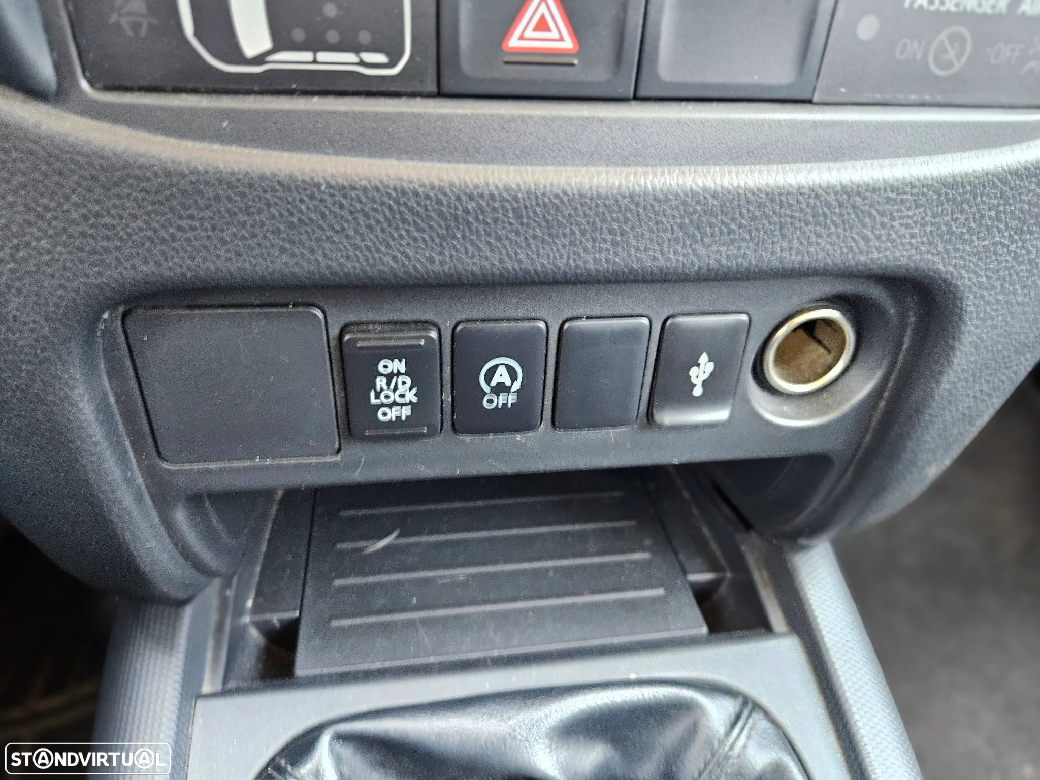 Mitsubishi L200 2.3 DI-D CD Invite 4WD - 14