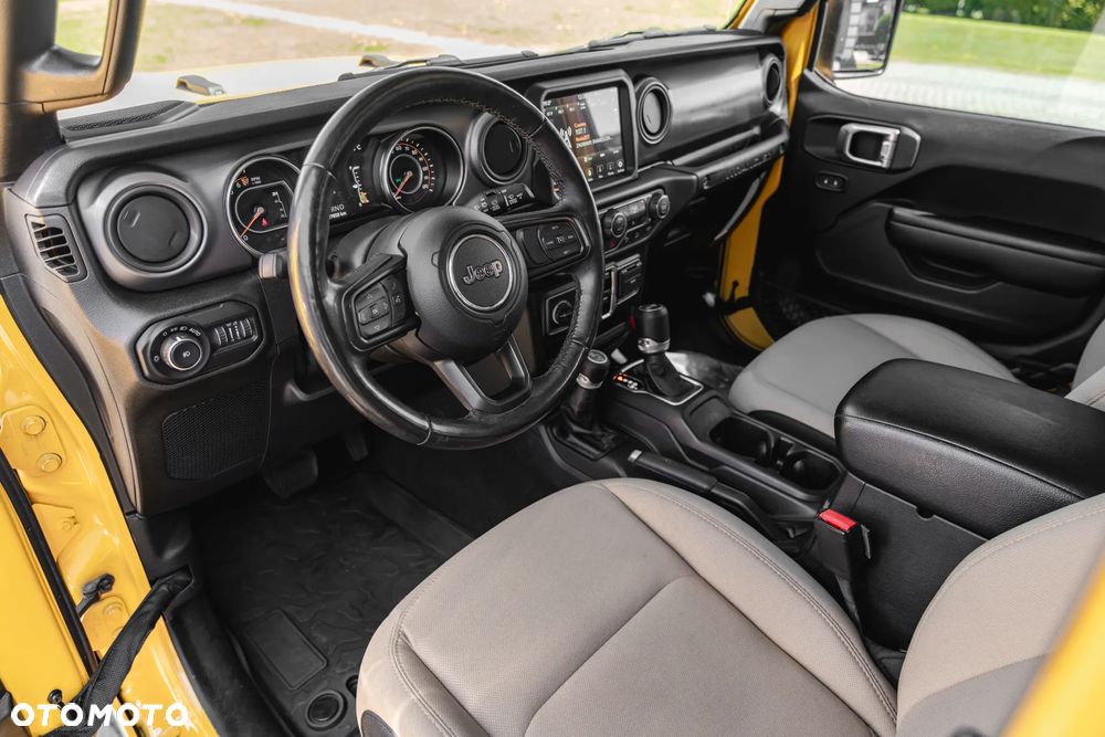 Jeep Wrangler - 25