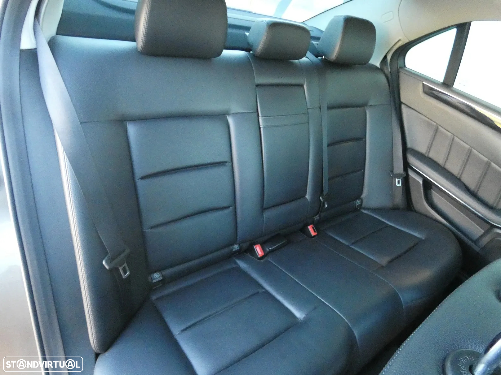 Mercedes-Benz E 250 CDi Avantgarde BlueEfficiency Auto. - 15