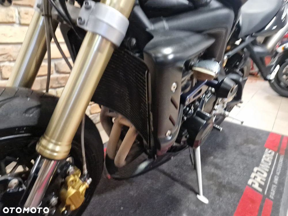 Triumph Street Triple - 10