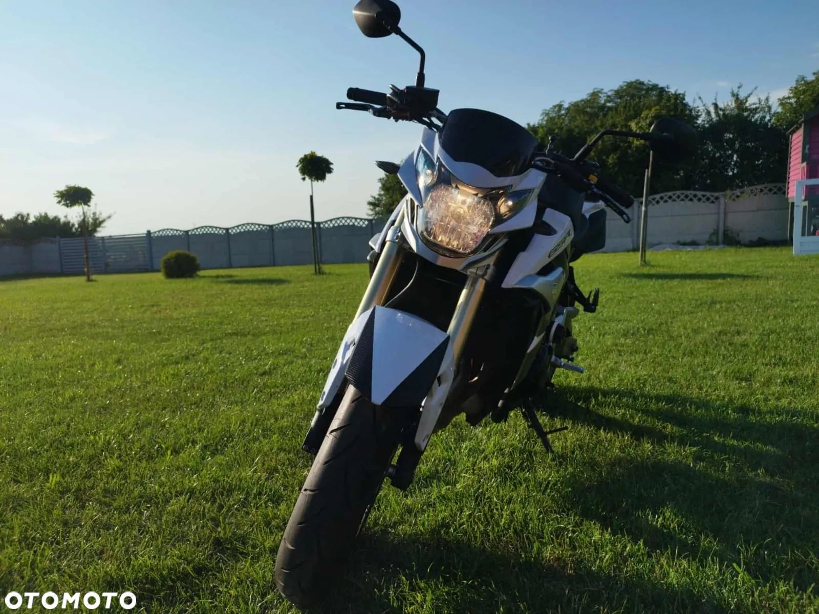 Suzuki GSR - 1