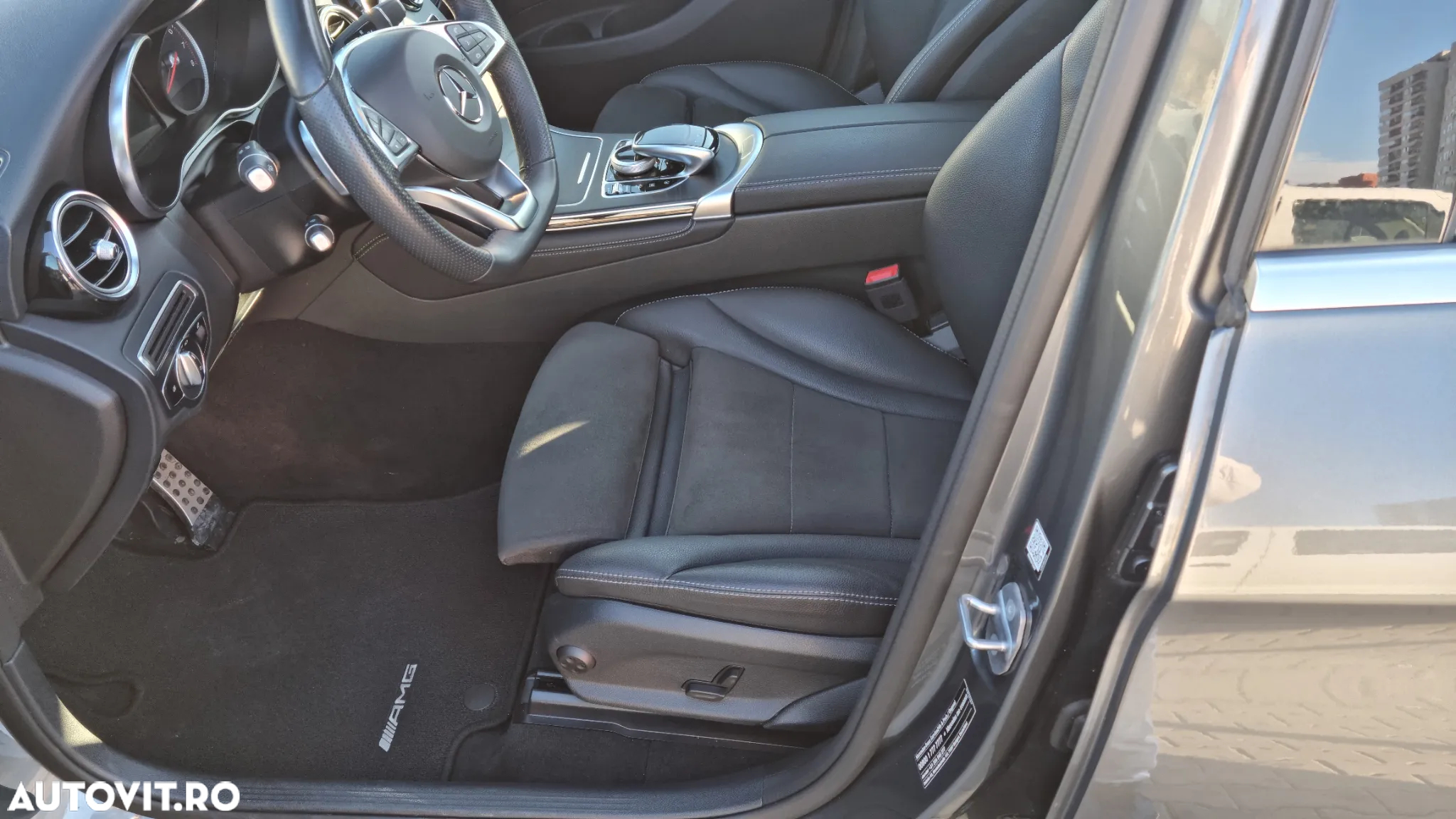 Mercedes-Benz GLC Coupe 250 4Matic 9G-TRONIC AMG Line - 31