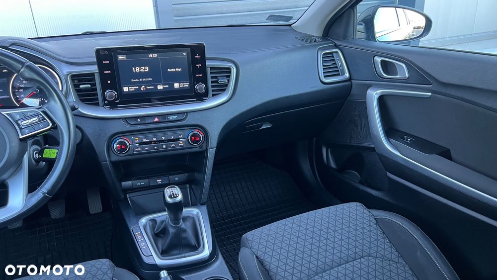 Kia Ceed 1.6 CRDi SCR M - 10