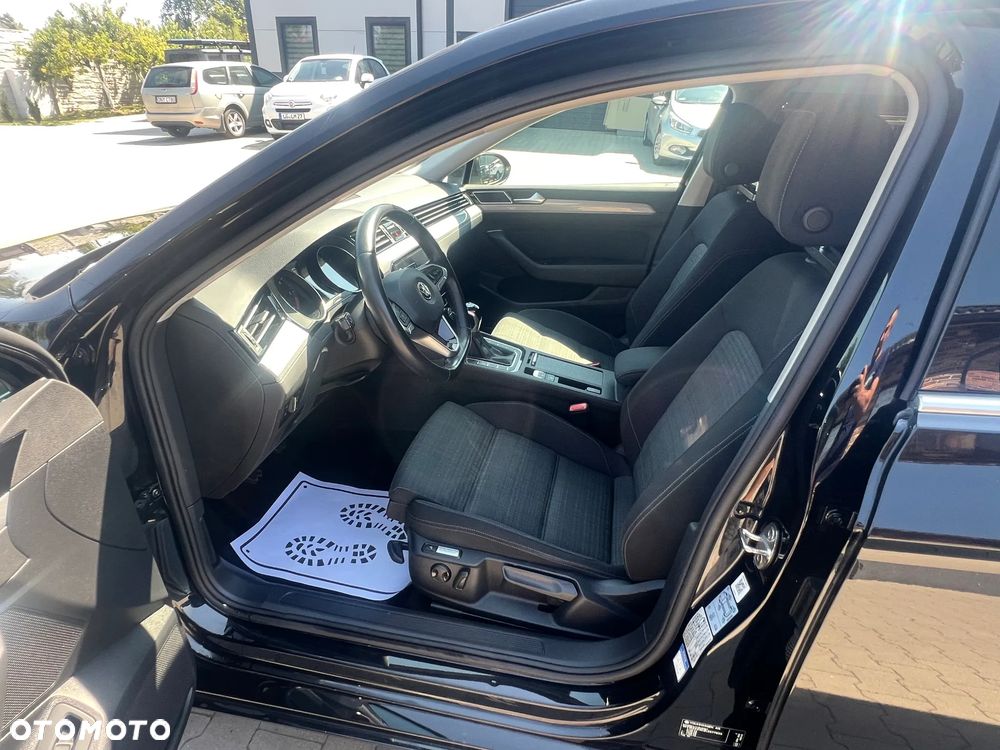 Volkswagen Passat 2.0 TDI SCR Business - 9