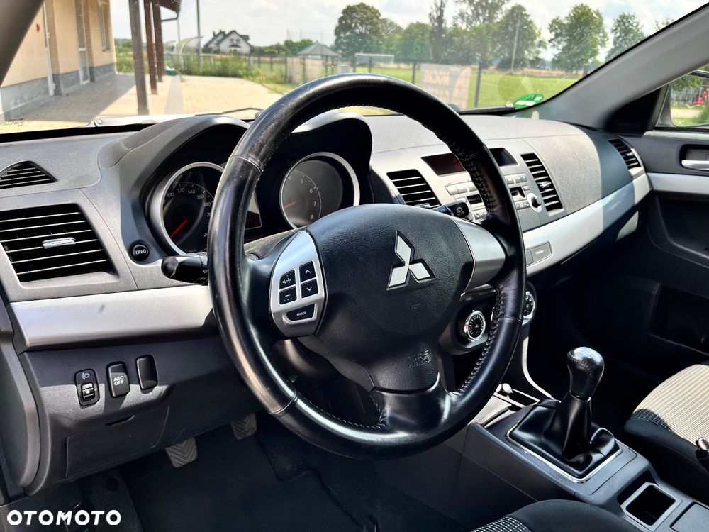 Mitsubishi Lancer 1.5 Invite - 12