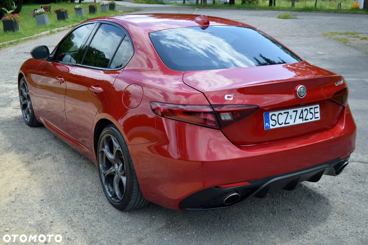 Alfa Romeo Giulia 2.0 Turbo 16V AT8-Q4 Veloce - 9