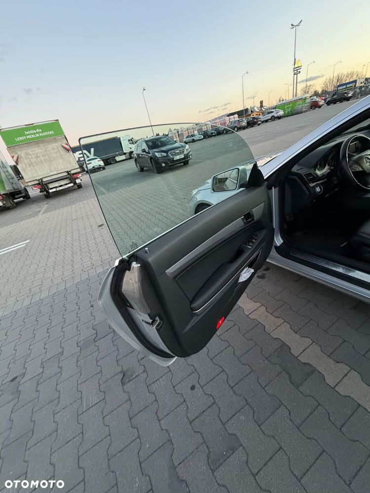 Mercedes-Benz Klasa E 220 CDI DPF BlueEFFICIENCY 7G-TRONIC Avantgarde - 21