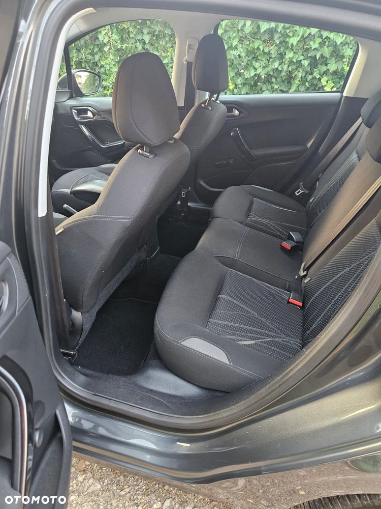 Peugeot 208 - 16