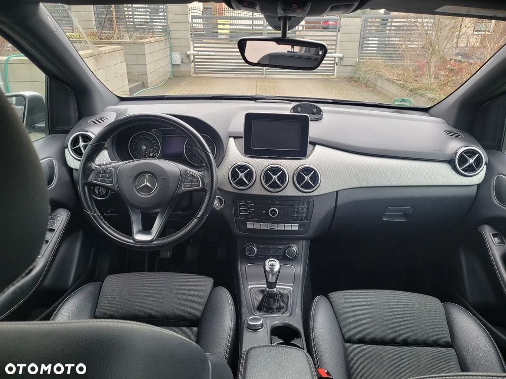 Mercedes-Benz Klasa B 180 UrbanStyle Edition - 7