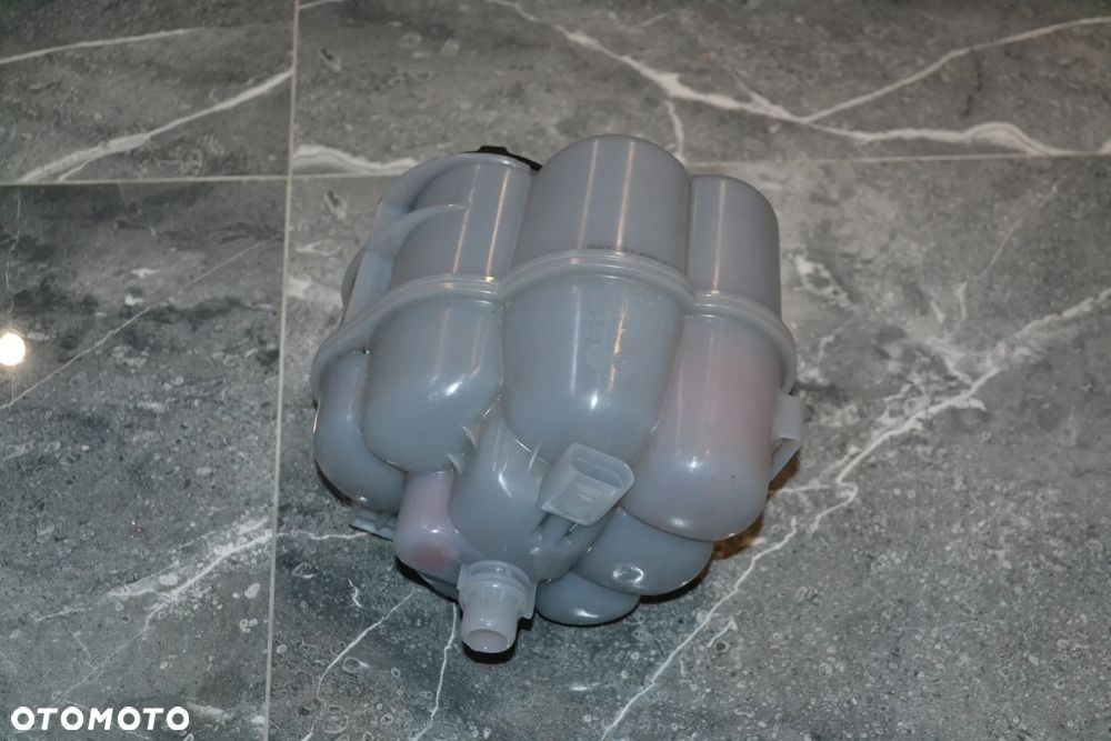 AUDI A4 B9 A5 ZBIORNICZEK WYRÓWNAWCZY PŁYNU CHŁODNICY 8W1121405F - 2