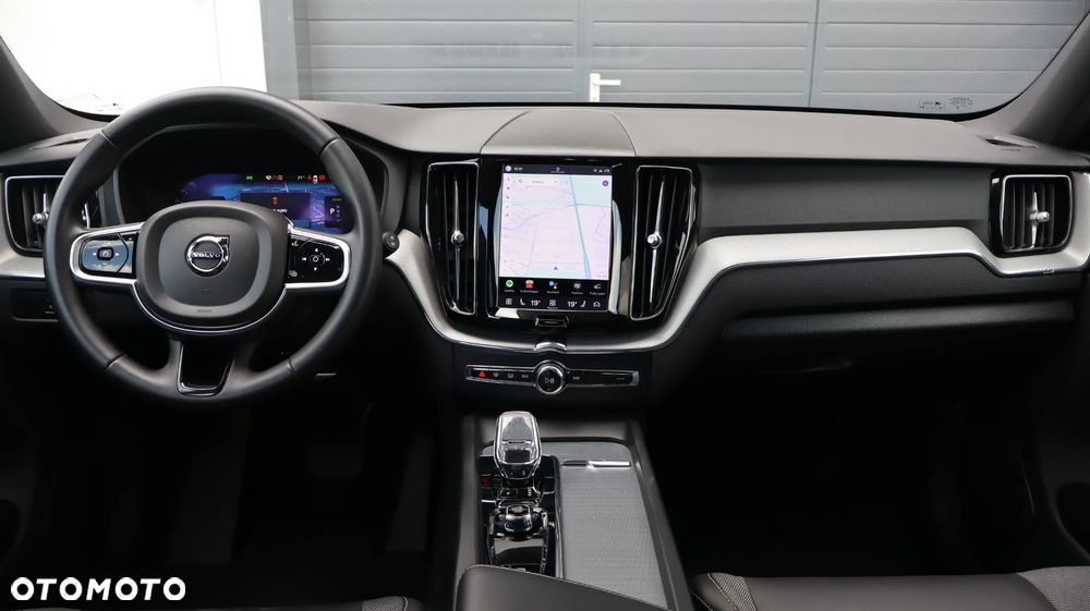 Volvo XC 60 T6 Plug-In Hybrid AWD Plus Dark - 11
