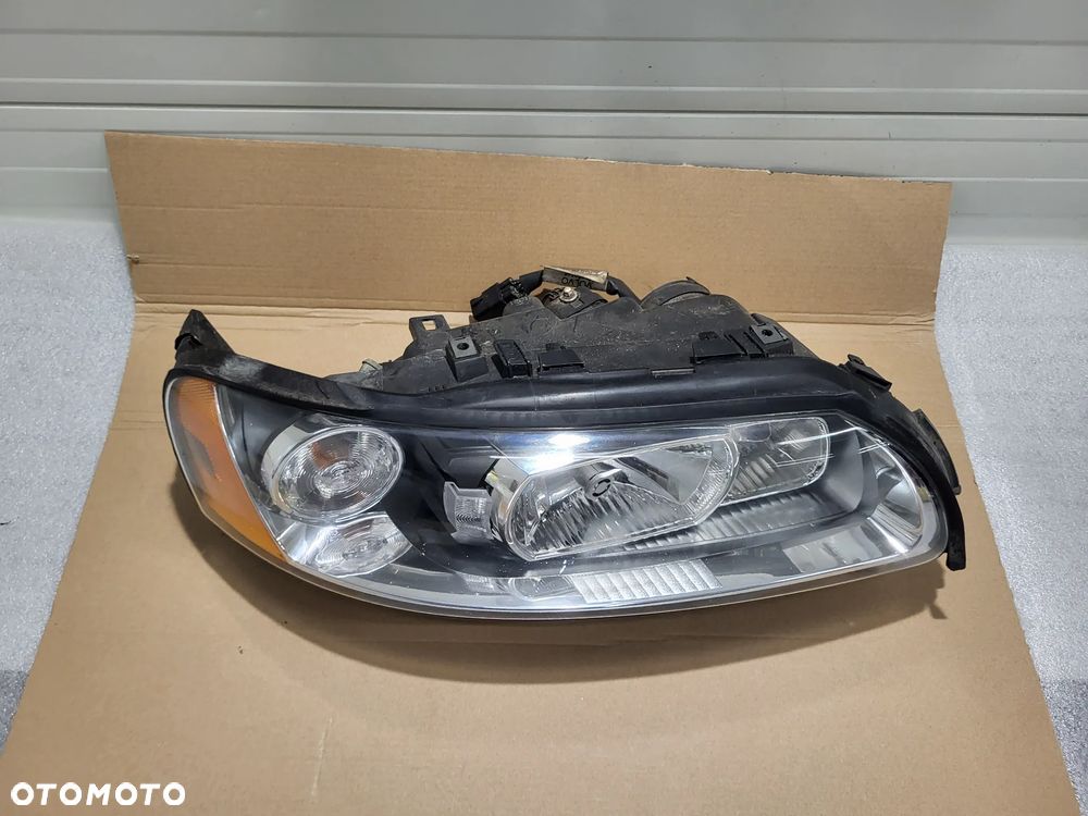 Volvo V70  LIFT XENON PRZÓD STRONA PRAWA LAMPA PRZEDNIA 30784249 - 7
