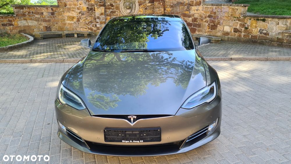 Tesla Model S - 3