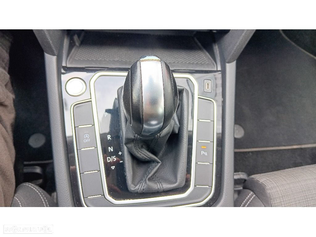 VW Passat Variant 2.0 TDi Business DSG - 21