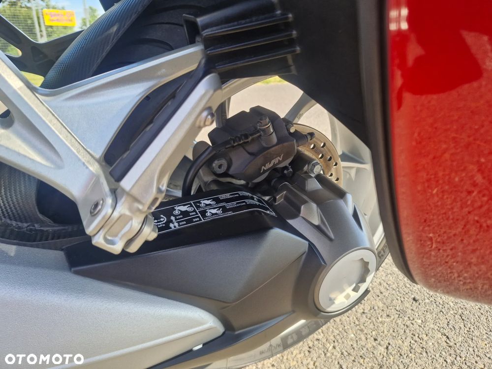 Honda VFR - 13