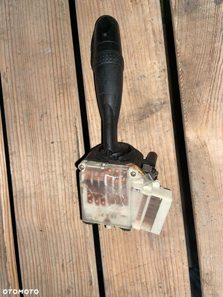 PRZEŁĄCZNIK KIERUNKOWSKAZÓW TOYOTA COROLLA E12 2001-2009 - 2