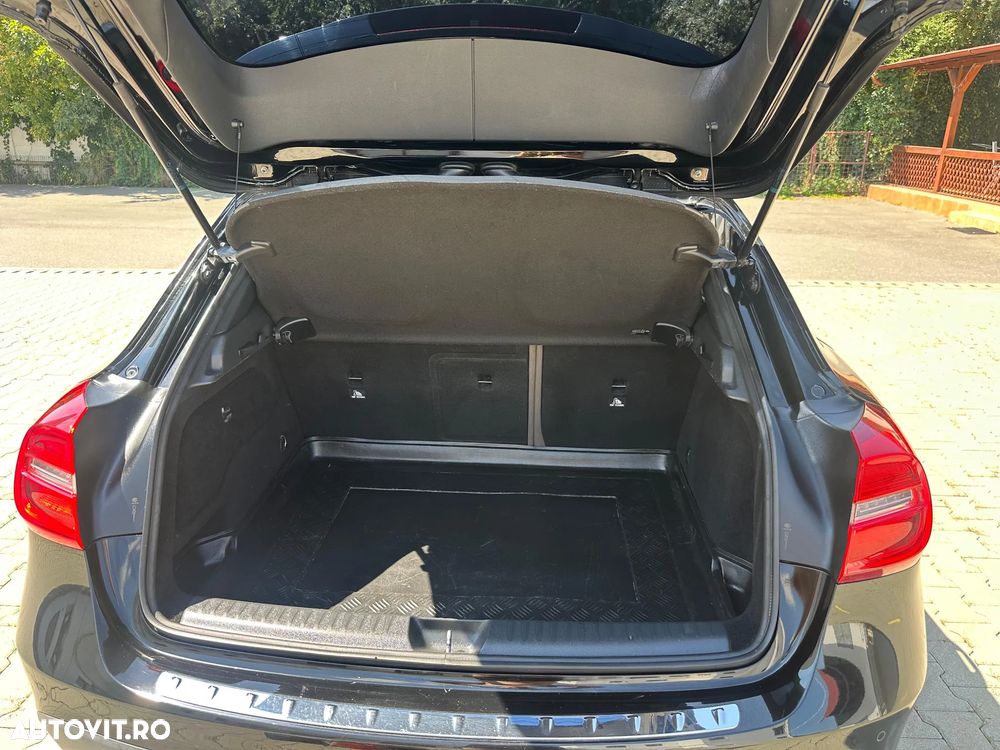 Mercedes-Benz GLA - 11