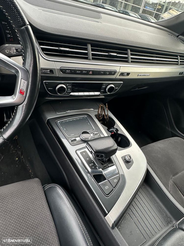 Audi Q7 3.0 TDI quattro S-line Tiptronic 7L - 16