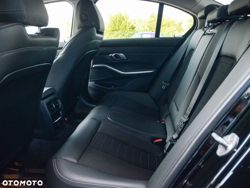 BMW Seria 3 318i - 33